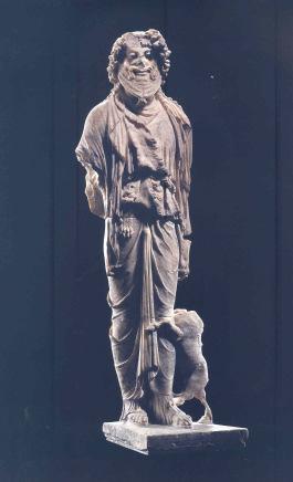 Email: ssba-rm@beniculturali.it mbac-ssba rm@mailcert.beniculturali.it Sito Web: http://archeoroma.beniculturali.it 44 Statuetta in marmo di Dioniso con capro h: 62,3; base: 17,3 x 17,5 ca.