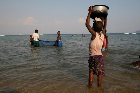 EQUIPAGGIAMENTO DOCUMENTI E VISTI RICHIESTI Necessario il passaporto valido per almeno 6 mesi dalla data di partenza e con almeno due pagine libere; per l ingresso in Malawi il visto ottenibile è in