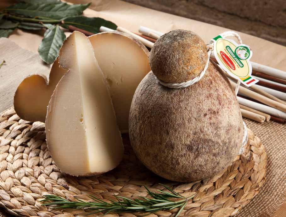 CACIOCAVALLO DI GROTTA Il Caciocavallo si presenta con crosta sottile e liscia, il colore varia dal paglierino al