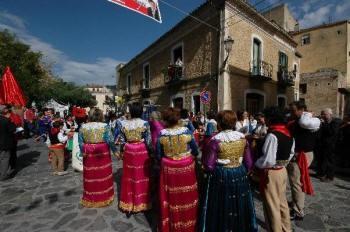 19.45 DIBATTITO CONCLUSIVO PRIMA SESSIONE 20.30 CENA c/o Jolly Hotel Castrovillari 21.