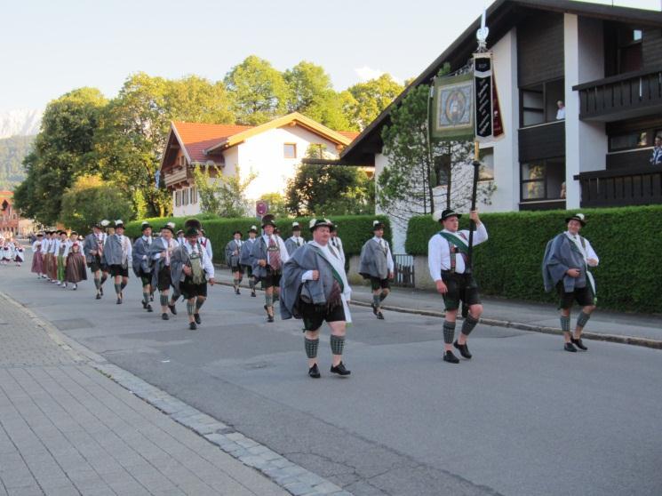 Lasciamo Garmisc, dopo aver incontrato una simpatica manifestazione tipica in costume bavarese e ci godiamo il bel