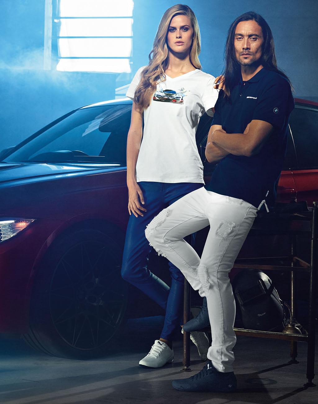 BMW LIFESTYLE I BMW MOTORSPORT COLLECTION Polo BMW Motorsport, donna. Polo sfiancata con chiusura a 5 bottoni. Design a righe BMW Motorsport effetto rete davanti.