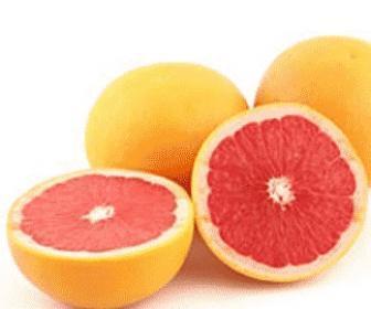 olio essenziale di Pompelmo Nome botanico: Citrus paradisi Famiglia: Rutaceae Caratteristiche della pianta Il Pompelmo è un antico ibrido, probabilmente tra l'arancio dolce ed il pomelo, ma da secoli