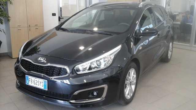 Kia Cee'd 1.6 CRDi 110 CV SW Cool cee'd 2ª serie Immatricolazione: 1/ 2016 KM: 17679 Carrozzeria: Station Wagon Cilindrata: 1582 Prezzo: 15.