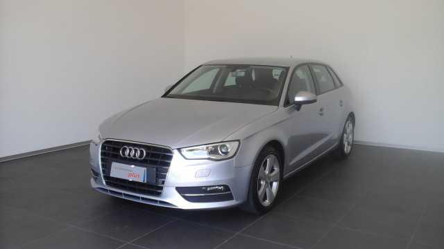 Audi A3 SPB 1.6 TDI clean diesel S tronic Ambition A3 3ª serie Immatricolazione: 3/ 2016 KM: 25072 Carrozzeria: Berlina Cilindrata: 1598 Prezzo: 23.