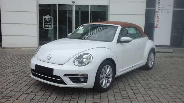 Volkswagen Beetle Cabriolet Cabrio 1.2 TSI BlueMotion Technology Design Maggiolino Immatricolazione: 4/ 2017 KM: 10 Carrozzeria: Cabrio Cilindrata: 1197 Alimentazione: Benzina Prezzo: 24.