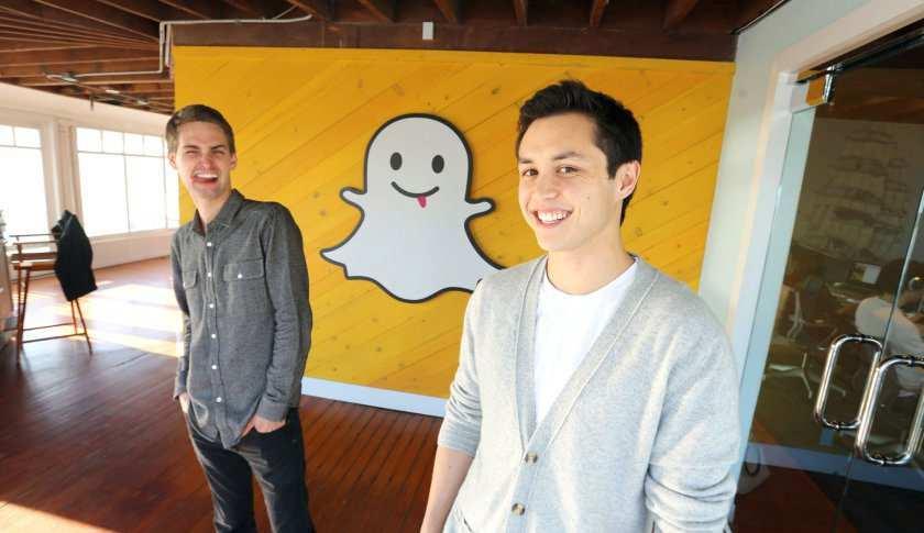 SNAPCHAT: L APP PIU POPOLARE TRA I TEENAGER Emergente sistema di messaggistica istantanea per smarphone e tablet che consente di inviare agli utenti della propria rete messaggi di testo, foto e video