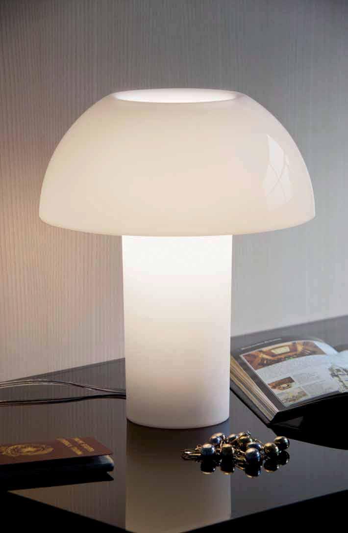 Con la lampada Colette abbiamo voluto illuminare gli spazi più intimi del vivere quotidiano. Lo studio della modulazione della luce è sempre una priorità nei nostri progetti di illuminazione.