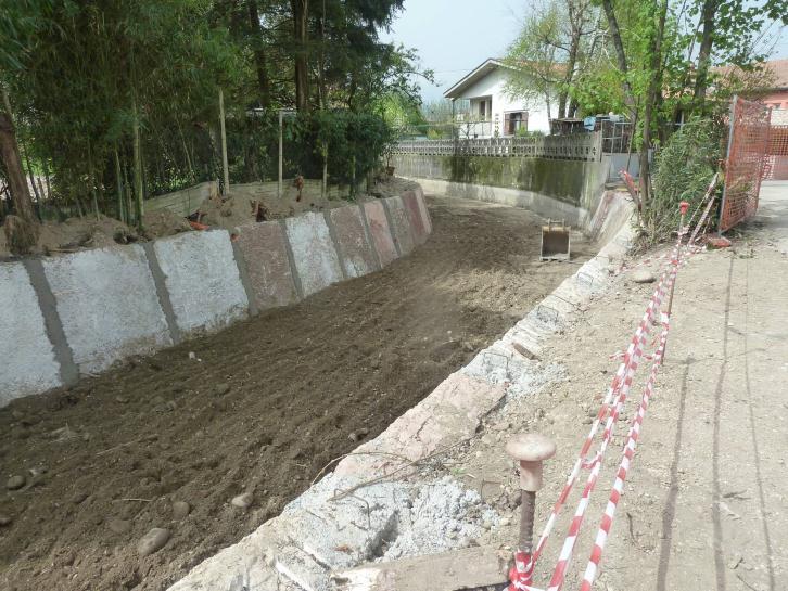 n 20; - CANALE UNICO 3, stuccatura dei muri di sponda causa perdite per un'estesa di circa 60 metri in comune di Pozzoleone località Friola lungo via Casonetto; - ROGGIA MICHELA, rifacimento ponte