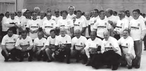 Il gruppo 1963-1972 si appresta alla sfilata Un po di pallacanestro.