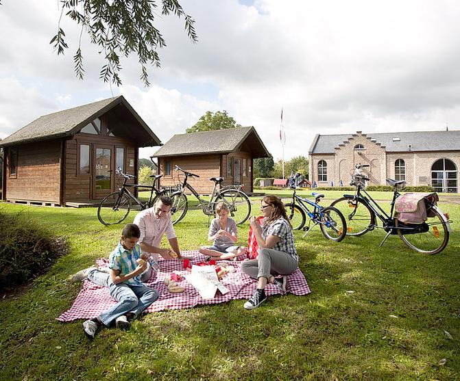 Tour in bicicletta in libertà per famiglie BRUGES E LE FIANDRE PER FAMIGLIE 2017 Le Fiandre, la regione del Belgio che comprende Brussels e il territorio a nord-est fino a raggiungere il mare, si