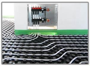 Abbinare la pompa di calore al riscaldamento a pavimento Gli impianti per il riscaldamento a pavimento funzionano con acqua a bassa temperatura (25-40 C) e sono pertanto ideali per essere integrati