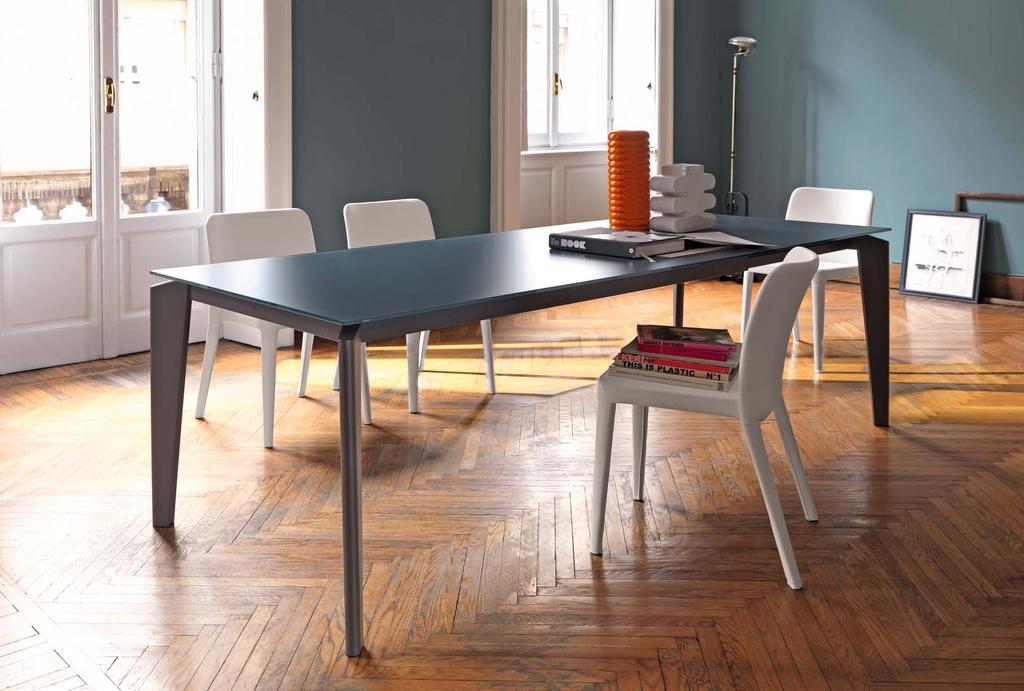 AKIL Tavolo all. 160/220x90 acciaio G cristallo antigraffio VA2 - Table ext.