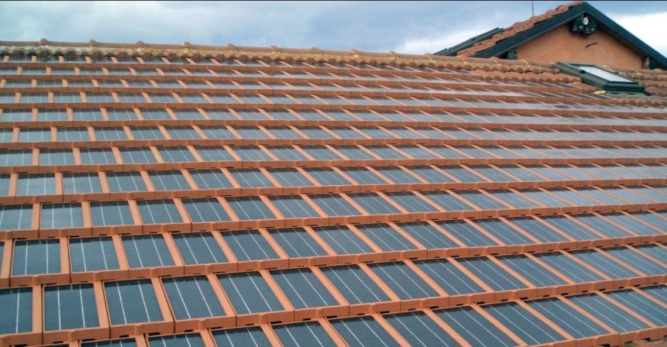I COMUNI DEL SOLARE NELL EDILIZIA COMUNALE Solare Fotovoltaico Sono 807 i Comuni che hanno installato impianti solari fotovoltaici nelle proprie strutture edilizie.