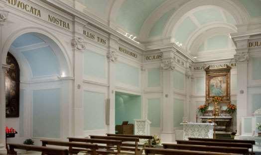 Il Santuario è vicinissimo alla Riserva Naturale della Gola del Furlo.