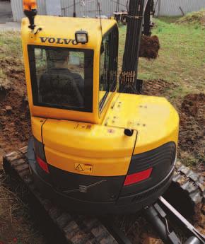 IL MODO PIÙ CONFORTEVOLE DI ENTRARE NEI POSTI STRETTI. Quando il vostro lavoro vi porta in posti nei quali lo spazio è vitale, allora scegliete i Volvo ECR58 e ECR88.