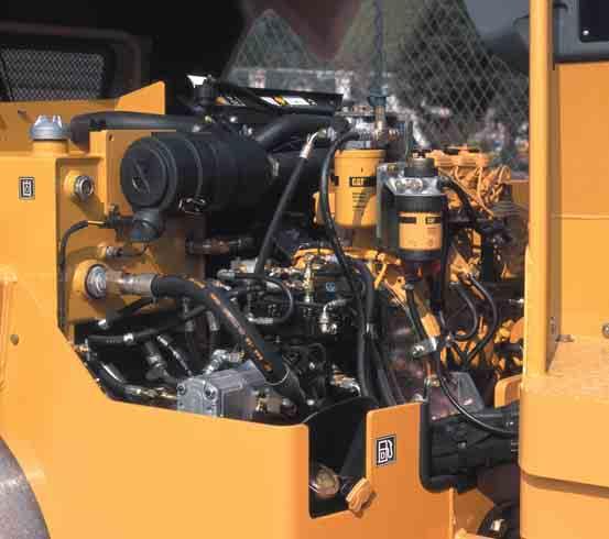 Manutenzione I compattatori CB34, e CC34 assicurano l affidabilità e la facilità di manutenzione che si aspetta da una macchina Caterpillar. Cofano motore.