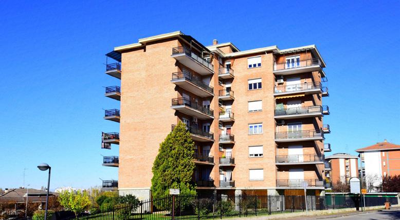 in parte cantinata grande corte comune con fienili e porticati Da ristrutturare completamente Classe energetica: G EPgl 773 Euro 65000 VALENZA rif 2263 Zona viale Vicenza casa semindipendente di