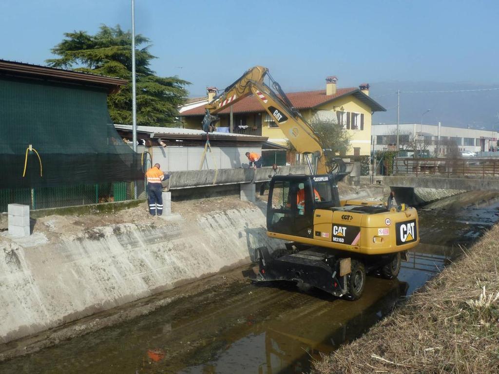 della livelletta delle canalette per un tratto di circa 500 metri con rifacimento dei