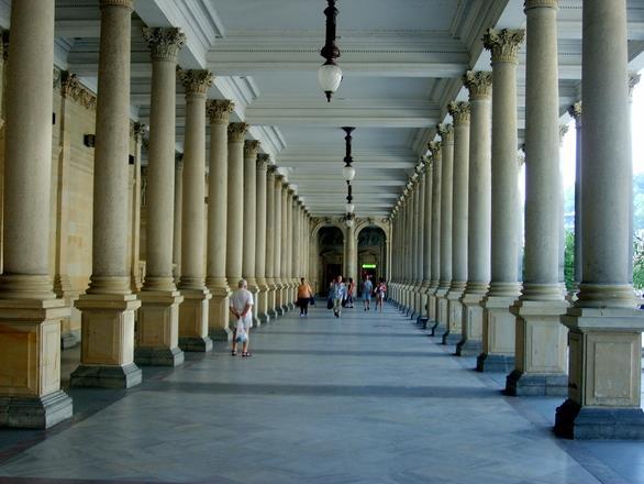 Giorno 7: Karlovy Vary e ARRIVO COLONNATO DI MILL (MULINO)= è un nobile tempio di salute e arte.