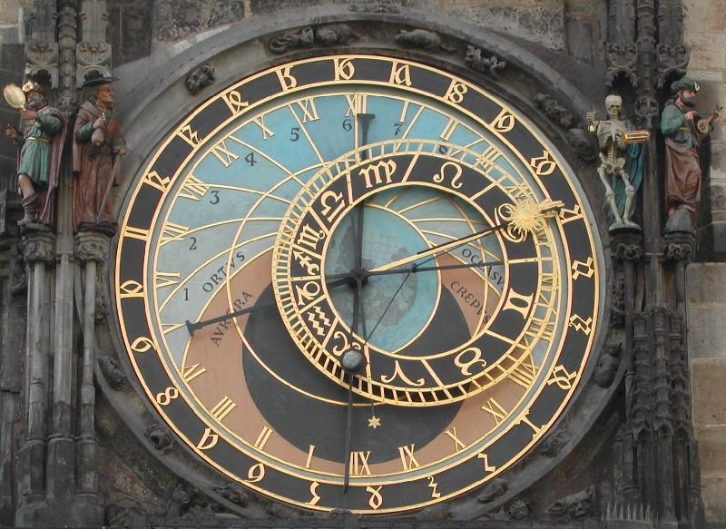 OROLOGIO ASTRONOMICO=L orologio medievale situato a praga venne costruito nel 1410 il meccanismo del quadrante astronomico e intorno al 1490