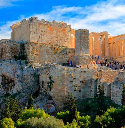 Capo Sounion, nelle vicinanze di Atene, dove si potrà visitare il Tempio di Poseidone, il dio del mare. Arrivo ad Atene e sistemazione in hotel. Cena e pernottamento.