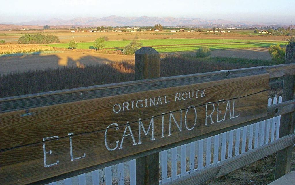 lungo la costa della California, seguendo il El Camino Real, lo storico percorso che in epoca coloniale collegava 21 missioni spagnole presenti in California.