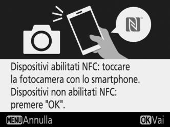 La procedura varia in base al fatto che la fotocamera supporti NFC: Se la fotocamera visualizza un dialogo NFC, Finestra di dialogo NFC
