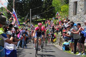 IL 100 GIRO D ITALIA FA TAPPA VENERDI IN FRIULI CON L ARRIVO A PIANCAVALLO E LA PARTENZA DA PORDENONE IL GIORNO SUCCESSIVO Il passaggio del Giro a Montemaggiore (sul Monte Matajur) lo scorso anno.
