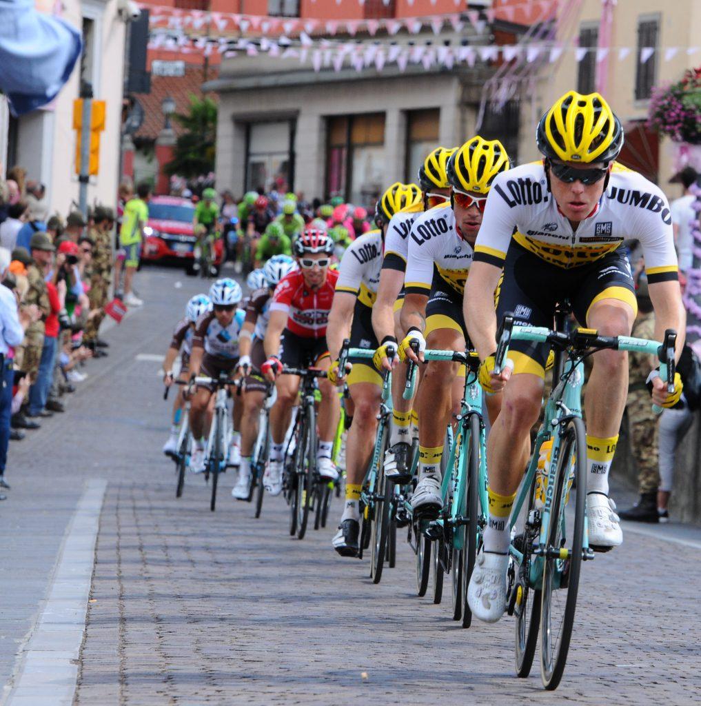 Il Giro 2016 a Cividale (foto Dario Furlan) La 20^ tappa vedrà invece i concorrenti partire da Pordenone, una città che non mancherà di far sentire il suo calore ai girini, numerose le iniziative