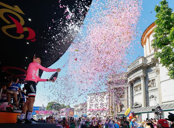 numero dell anno scorso: Austria, Germania, Colombia, Slovenia, Svizzera, Australia, Spagna, Olanda e Lussemburgo La media della tappa, 46,486 km/h, è la più veloce di questo Giro e l undicesima più