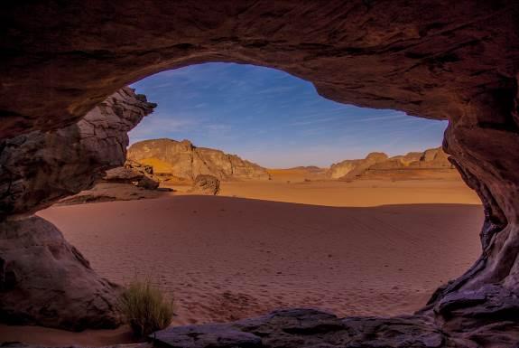 IL TUO VIAGGIO IL MEGLIO DEL SAHARA ALGERIA Viaggio inedito che offre l alternarsi degli stupendi ed affascinanti paesaggi dunari del Sahara algerino ad intricati agglomerati arenarci, la visita di