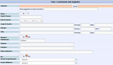 Inserimento Studenti FASE 1 Le informazioni relative agli studenti sono piuttosto dettagliate da quelle anagrafiche alla scuola di provenienza.