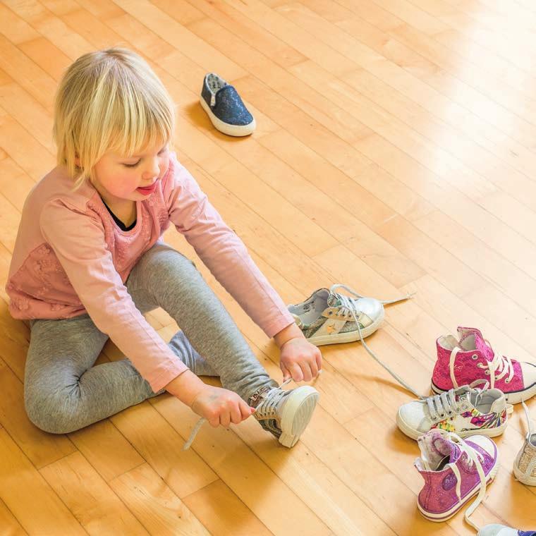 Come scegliere la scarpina ideale Quando scegliete le scarpe per il vostro bambino è fondamentale che: la scarpa sia abbastanza grande e fornisca un sostegno stabile al piede, la scarpa sia