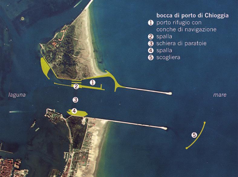 La bocca di porto di Chioggia; a destra la nuova scogliera; immagine ripresa in data 23 ottobre 2012.
