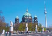 146 BERLÍN A OKOLIE BEZ NOČNÝCH JÁZD Kto by bol povedal, že Berlín so svojou košatou históriou, nie vždy pozitívne slávnou, sa stane významným dejiskom kultúry, politiky a vedy v Európe.
