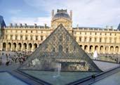 Návšteva obrazovej galérie Louvre so slávnym obrazom Mona Lisa. 029 PARÍŽ MESTO SNOV Vyjdeme si aj na Montmartre s krásnym výhľadom pred bazilikou Sacré Coeur.