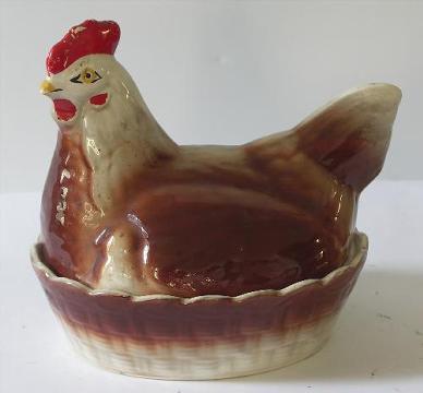 372 Zuppiera in ceramica a forma di gallina. Periodo Vittoriano.