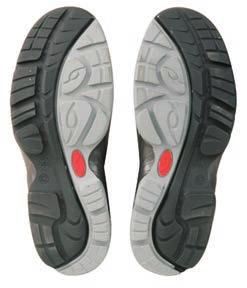 calzature che, in aggiunta alle caratteristiche prima menzionate che sono necessarie per proteggere il piede dagli urti causati dalle attività normalmente caratteristiche della industria pesante,