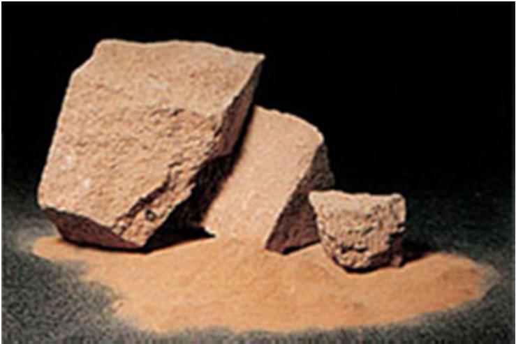 Le Zeoliti sono minerali con struttura microporosa, formatesi nel corso di milioni di anni dalla trasformazione della cenere vulcanica in cristalli.