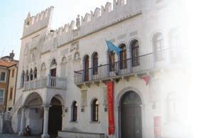 Centro culturale di Koper Come per Pirano, la fondazione della città si fa risalire ad una leggendaria presenza greca, non attestata però da documentazioni.