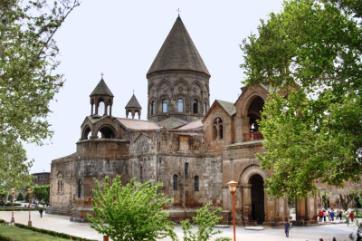 selvatiche con proprietà molto salutari, cucinata alla piastra. Check-out e partenza per rientrare in Armenia, nella regione di Syunik e visita del monastero di Tatev (IX sec.).