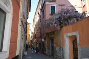 Lerici, Castello Lerici, centro storico Il Castello di Lerici fu costruito a partire dal 1152 dai Pisani, poi fu più volte modificato ed ampliato dai Genovesi per giungere nel 1555 all aspetto che