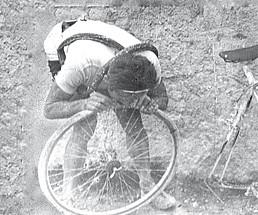 La Cuneo-Pinerolo, assolo di 92 km su cinque passi alpini, resta inimitabile GIRI 5 (968, 70, 72, 73, 74) TAPPE 25 MAGLIE ROSA 78 Eddy Merckx ha duellato fieramente contro tutti.