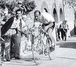 Speciale Giro 00 R VENERDÌ 5 MAGGIO 207 LA GAZZETTA DELLO SPORT XIII I DISCESISTI Jean Bobet, ex ciclista, fratello minore di Louison «Il pettine di Koblet ha la stessa importanza del naso di