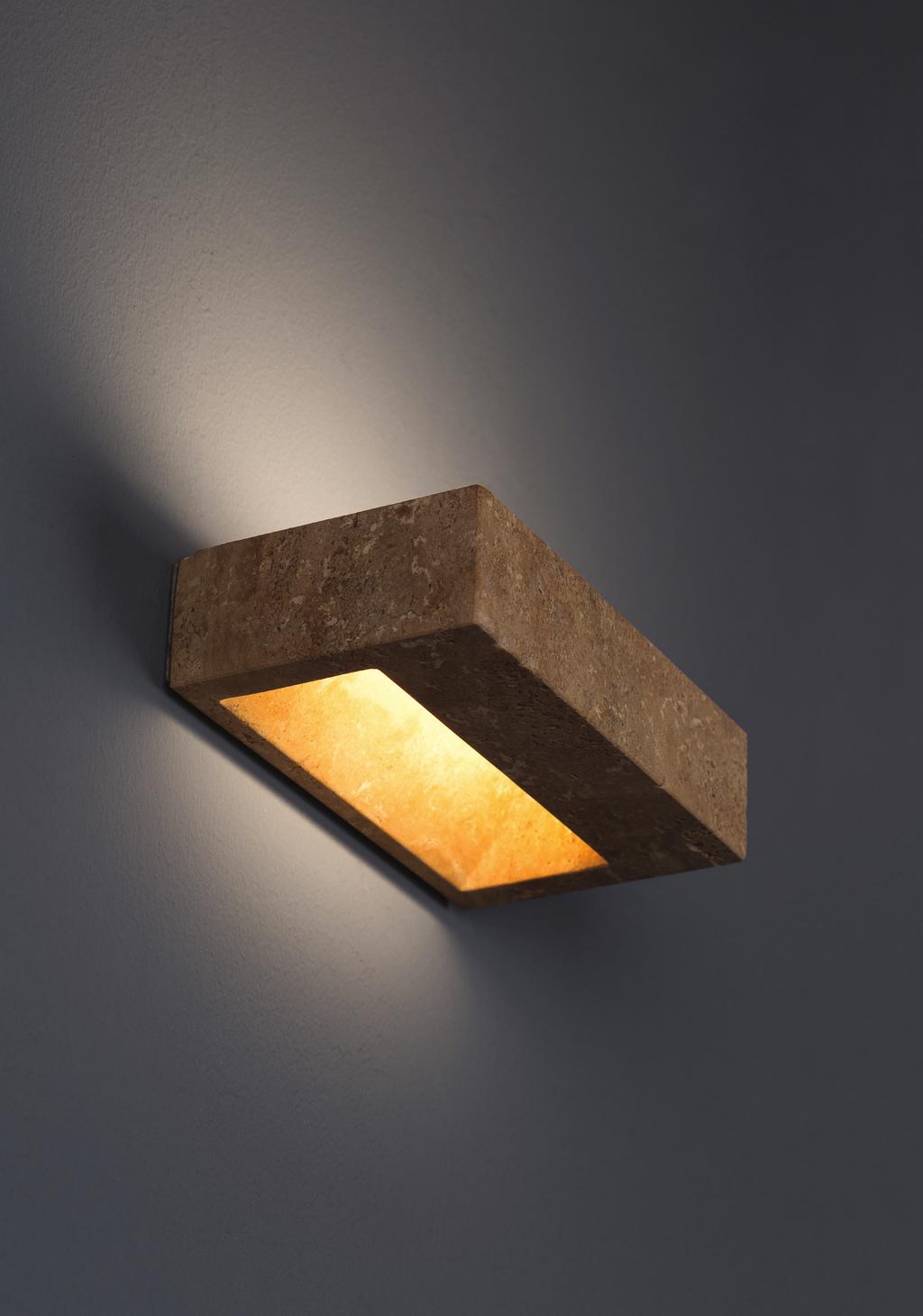 Block Wall lampada a parete wall lamp Lampada a parete a luce diffusa con sorgente LED. Struttura minimale in marmo e componenti di fissaggio in alluminio.