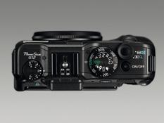 Accessori Caratteristiche principali Eccellente qualità d'immagine in luce scarsa con HS System e CCD ad alta sensibilità da 10 Megapixel Obiettivo Canon 5x (28-140 mm) con stabilizzatore ottico