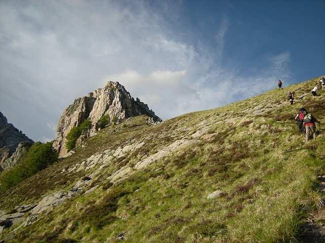 Vinca (808m) Rifugio Orto di Donna (1503m) Lunghezza 4 Km Dislivello in salita 600 m Durata itinerario 4h Difficoltà E (l itinerario non presenta difficoltà tecniche