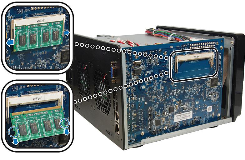 Rimuovere il modulo RAM da DS1511+ 1 Seguire i passaggi 1 e 2 della sezione "Installare il modulo RAM" per rimuovere il coperchio di DS1511+.