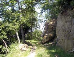 è SENTIERO 704 Lunghezza 11,2 Km Tempo di percorrenza 4 ore circa Difficoltà T (facile) Modalità di percorrenza A piedi, a cavallo Elevazione min: 545 m. s.l.m max: 33% Pendenza: med: 737 m. s.l.m med: 11% max: 971 m.